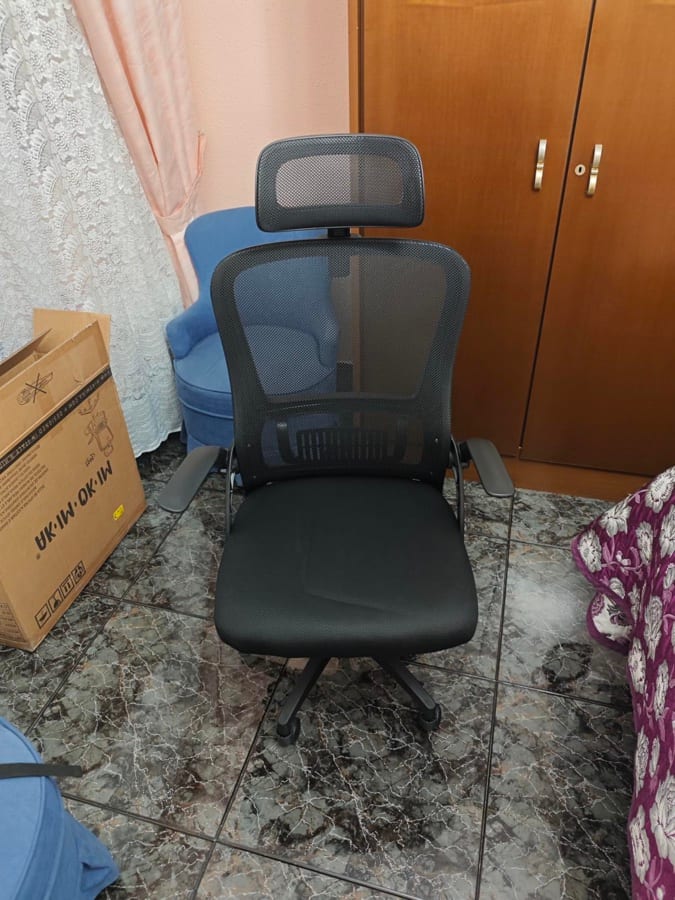 Foto de la silla recién sacada de la caja en casa de un cliente