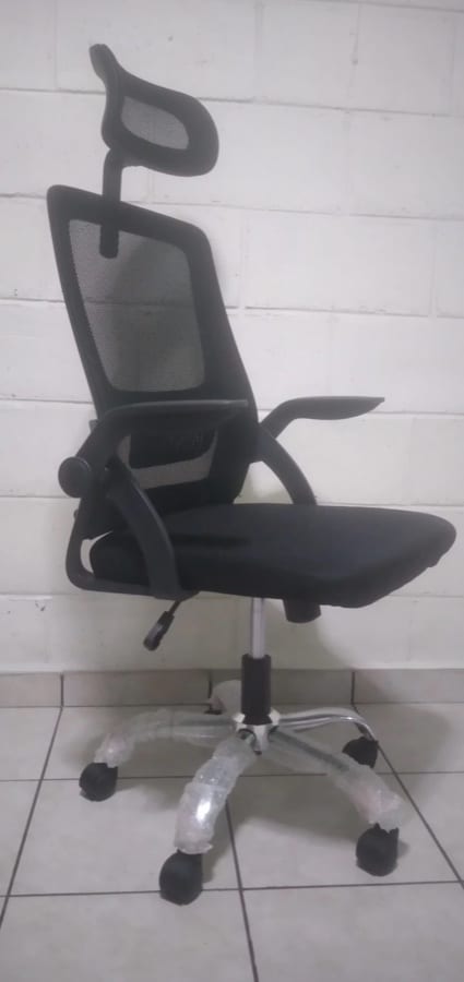 Foto de un cliente con la silla negra ya montada